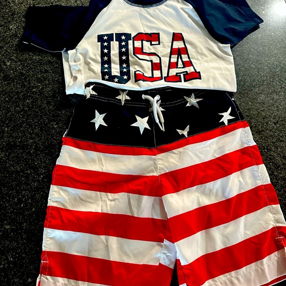 Childrens swim trunks with matching swim top size 10-12 boys - Picture 1 of 3